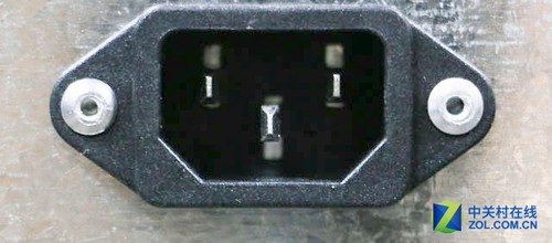 电源插孔位于底部 使用不太方便